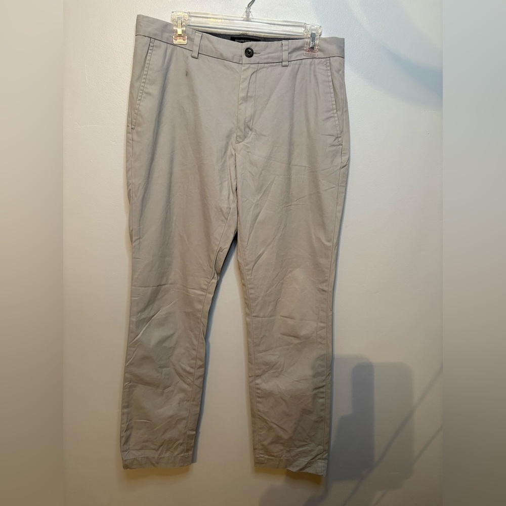 Banana Republic Light Gray Chinos Aiden Fit 100% Cotton 32x32